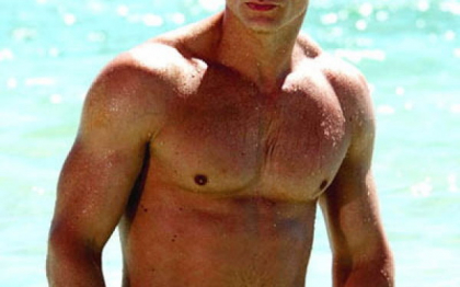 Daniel Craig incaseaza zeci de milioane de euro, insa fratele sau e un simplu barman. Cum arata fratele lui Bond