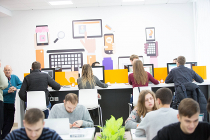 Experiente digitale incomparabile la Orange WiFi Cafe - VIDEO
