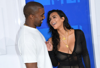 Kim Kardashian a primit de la Kanye West cadouri de Craciun de peste 200.000 de dolari Kim Kardashian a primit de la Kanye West cadouri de Craciun de peste 200.000 de dolari