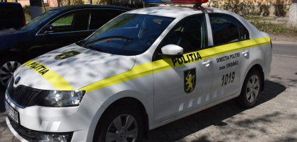 O adolescenta de 16 ani, dintr-o localitate din Glodeni, cautata cu disperare de catre parinti. Politia spune ca tanara intra pe retelele de socializare, insa nu poate da de urma ei O adolescenta de 16 ani, dintr-o localitate din Glodeni, cautata cu disperare de catre parinti. Politia spune ca tanara intra pe retelele de socializare, insa nu poate da de urma ei