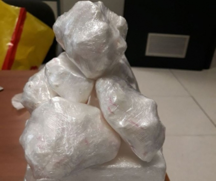 Doi romani, prinsi in Italia cu cocaina ascunsa in jucariile copilului- FOTO
