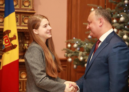Dodon i-a oferit Anei Munteanu, castigatoarea concursului "Vocea Romaniei", Diploma de Onoare a Presedintelui: "In semn de apreciere a talentului si efortului depus" - FOTO