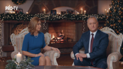 Discursul lui Igor Dodon cu prilejul Anului Nou, in care apare impreuna cu sotia, criticat pe retelele de socializare: "Prostia anului. Rusine. Spectacol in doi de prost gust"