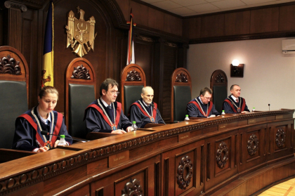 URMARESTE LIVE. CC examineaza sesizarea deputatilor privind interimatul lui Dodon, dupa ce a refuzat repetat sa accepte candidaturile la functiile de ministri, propuse de Guvern URMARESTE LIVE. CC examineaza sesizarea deputatilor privind interimatul lui Dodon, dupa ce a refuzat repetat sa accepte candidaturile la functiile de ministri, propuse de Guvern