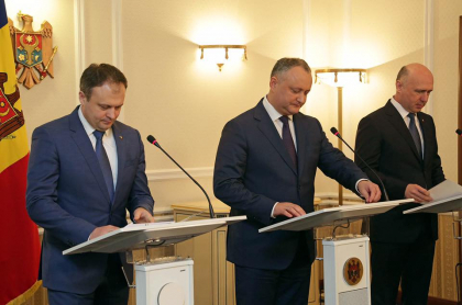 Candu sau Filip vor prelua temporar atributiile lui Dodon. CC cere tragerea la raspundere, inclusiv penala, a presedintelui pentru neexecutarea obligatiilor sale - ZdG.md Candu sau Filip vor prelua temporar atributiile lui Dodon. CC cere tragerea la raspundere, inclusiv penala, a presedintelui pentru neexecutarea obligatiilor sale - ZdG.md