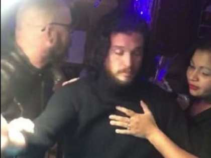Jon Snow din "Game of Thrones", dat afara dintr-un club, dupa ce s-a imbatat crita - VIDEO Jon Snow din "Game of Thrones", dat afara dintr-un club, dupa ce s-a imbatat crita - VIDEO