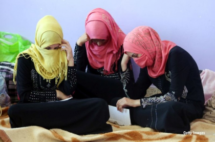 O sirianca s-a casatorit pe Skype cu un roman pe care inca nu l-a intalnit: "Nu au mai ramas barbati in Siria!" O sirianca s-a casatorit pe Skype cu un roman pe care inca nu l-a intalnit: "Nu au mai ramas barbati in Siria!"