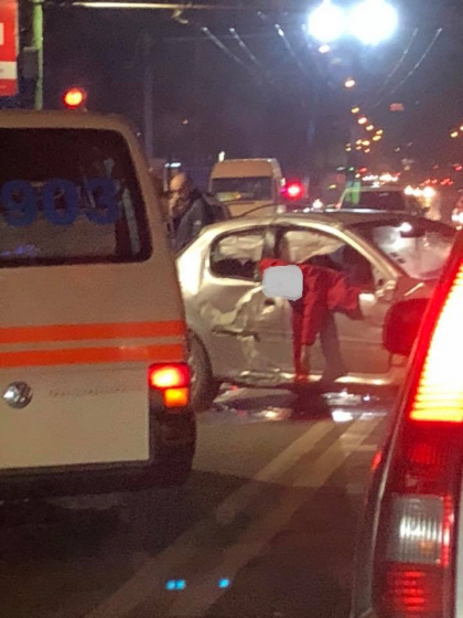 Accident grav la Botanica. Un tanar de 20 de ani s-a stins dupa ce masina pe care o conducea s-a ciocnit violent cu un alt automobil. Imagini care pot afecta emotional - GALERIE FOTO si VIDEO