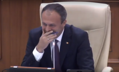 Noi ministri propusi de democrati depun, astazi, juramantul de investire in functie. Candu va semna decretele Noi ministri propusi de democrati depun, astazi, juramantul de investire in functie. Candu va semna decretele