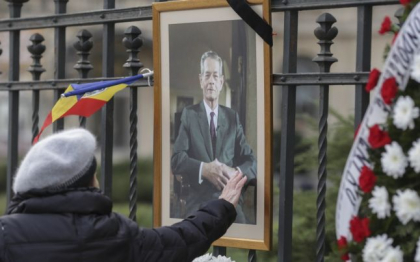 Parastas de 40 de zile pentru Regele Mihai, la Curtea de Arges. Asista si Nicolae Medforth-Mills Parastas de 40 de zile pentru Regele Mihai, la Curtea de Arges. Asista si Nicolae Medforth-Mills