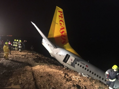 Un avion plin cu pasageri a ajuns in noroi pe un aeroport din Turcia si risca sa alunece in Marea Neagra. Autoritatile de acolo au deschis o ancheta - FOTO si VIDEO