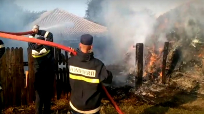 O femeie din Ungheni a ars de vie dupa ce un incendiu i-a mistuit casa, iar o alta femeie din Ocnita a ajuns la spital dupa ce s-a intoxicat cu monoxid de carbon din pricina unei sobe defecte O femeie din Ungheni a ars de vie dupa ce un incendiu i-a mistuit casa, iar o alta femeie din Ocnita a ajuns la spital dupa ce s-a intoxicat cu monoxid de carbon din pricina unei sobe defecte