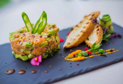 Tartar de somon: o reteta delicioasa, prezentata de un bucatar din Chisinau! O alegere perfecta, ca tu sa iti revii dupa mesele copioase de Sarbatori - VIDEO Tartar de somon: o reteta delicioasa, prezentata de un bucatar din Chisinau! O alegere perfecta, ca tu sa iti revii dupa mesele copioase de Sarbatori - VIDEO