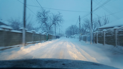 55 de localitati au ramas fara curent electric din cauza ninsorii puternice. Vezi lista