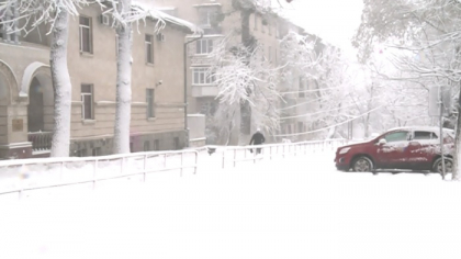 Opt strazi din capitala, INCHISE din cauza ninsorii. Lista acestora