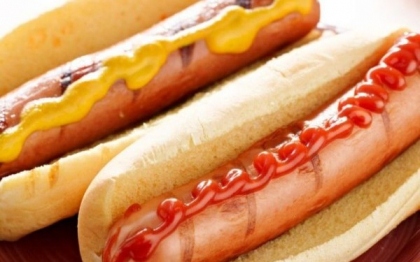 Cel mai mare hot dog din lume cantareste peste 57 de kilograme. Cum arata acesta Cel mai mare hot dog din lume cantareste peste 57 de kilograme. Cum arata acesta