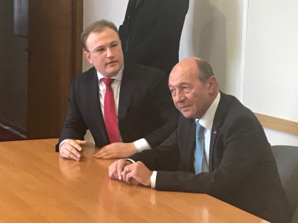 Ultima sedinta de judecata in dosarul Dodon-Basescu. Fostul presedinte al Romaniei, Traian Basescu, ramane fara cetatenia Republicii Moldova. Judecatorii au decis ca decretul lui Dodon este perfect valabil Ultima sedinta de judecata in dosarul Dodon-Basescu. Fostul presedinte al Romaniei, Traian Basescu, ramane fara cetatenia Republicii Moldova. Judecatorii au decis ca decretul lui Dodon este perfect valabil