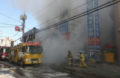 41 de morti si zeci de raniti intr-un incendiu la un spital din Coreea de Sud - FOTO