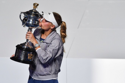 Mesajul lui Wozniacki dupa victoria obtinuta impotriva Simonei Halep: "Imi pare rau" Mesajul lui Wozniacki dupa victoria obtinuta impotriva Simonei Halep: "Imi pare rau"