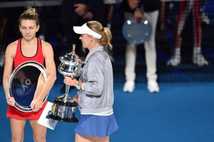 Prima reactie a Simonei Halep dupa ce a pierdut finala Australian Open. "Am plans, dar acum zambesc" Prima reactie a Simonei Halep dupa ce a pierdut finala Australian Open. "Am plans, dar acum zambesc"