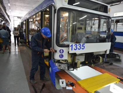 72 de milioane de lei, pentru 20 de troleibuze noi si cu aer conditionat: vor fi anamblate in acest an si vor circula pe strazile capitalei - GALERIE FOTO 72 de milioane de lei, pentru 20 de troleibuze noi si cu aer conditionat: vor fi anamblate in acest an si vor circula pe strazile capitalei - GALERIE FOTO