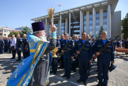 Preoti din Rusia, antrenati pentru razboi. "Ce te faci daca nu stiu sa conduca blindate?"