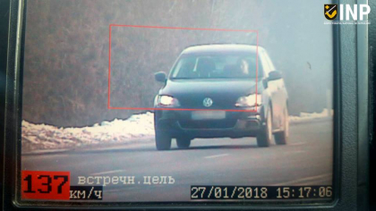 Un tanar, surprins in timp ce conducea cu aproape 140 de km la ora, pe un drum dintr-o localitate din Singerei: nu avea nici permis de conducere. Ce au descoperit agentii cand l-au oprit - FOTO