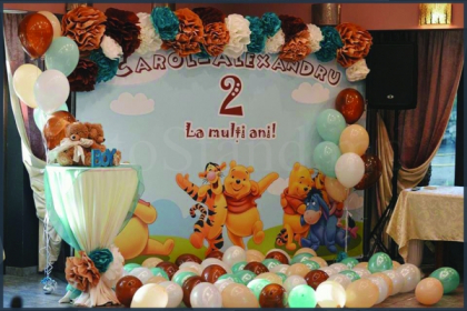 Fotostand - cel mai bun decor pentru cumatrie, nunta, botez, zi de nastere, aniversare Fotostand - cel mai bun decor pentru cumatrie, nunta, botez, zi de nastere, aniversare