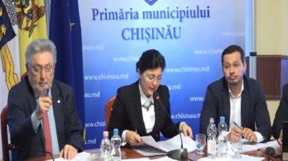 Silvia Radu ii reproseaza pretorului Botanica ca nu raspunde la telefon: "Dl Ratoi, ce sunteti ca Moldovanu?"