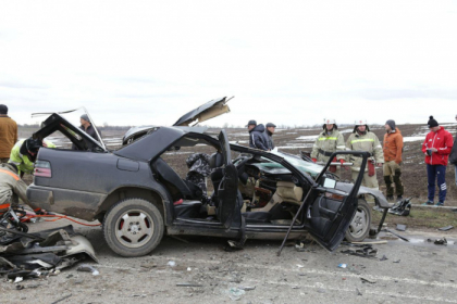 Accident grav pe soseaua Tiraspol-Camenca. Un barbat s-a stins, dupa ce Mercedes-ul pe care il conducea s-a ciocnit frontal cu un TIR - GALERIE FOTO