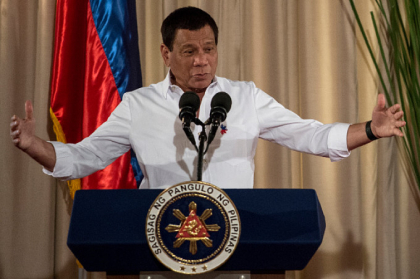 Duterte a distrus zeci de autoturisme de lux pentru a-si anunta noua politica - VIDEO