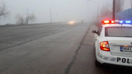 Soferii care pornesc la drum trebuie sa stie asta. Ceata densa, carosabil umed si vizibilitate redusa pe mai multe sosele din tara - FOTO