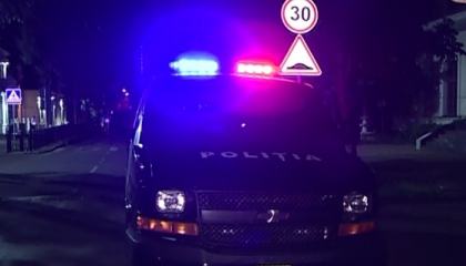 Cei doi indivizi din Ialoveni, care au legat un sofer de taxi cu o funie, l-au amenintat cu un cutit si i-au furat masina, si-au aflat pedepsele