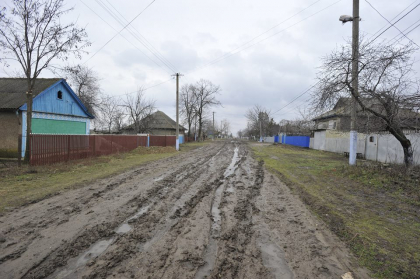 Sat ingropat in noroi, case parasite si ruinate. Asta a ramas dintr-un sat in care candva avionul de pe cursa Chisinau-Cahul facea escala - GALERIE FOTO Sat ingropat in noroi, case parasite si ruinate. Asta a ramas dintr-un sat in care candva avionul de pe cursa Chisinau-Cahul facea escala - GALERIE FOTO