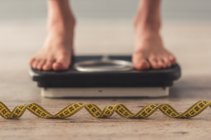 A ajuns sa cantareasca 16 kg dupa ce a fost infometata de bunicul ei. Cum arata tanara acum A ajuns sa cantareasca 16 kg dupa ce a fost infometata de bunicul ei. Cum arata tanara acum