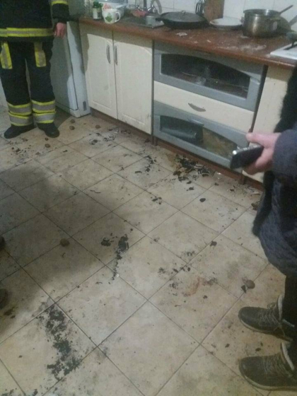 O femeie a fost gasita fara suflare, dupa ce s-a intoxicat cu gaze, iar un barbat a suferit arsuri grave in urma unei explozii in propria casa - FOTO O femeie a fost gasita fara suflare, dupa ce s-a intoxicat cu gaze, iar un barbat a suferit arsuri grave in urma unei explozii in propria casa - FOTO