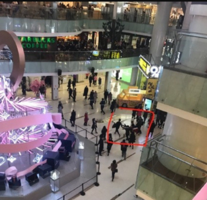 Atac intr-un mall din Beijing. O persoana a murit, 12 au fost ranite