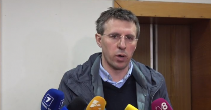 Avocatii primarului suspendat au recuzat judecatorul si procurorul. Dorin Chirtoaca: "Si-au batut joc. Au prezentat doar cateva materiale din dosar." Procuror: "Sunt niste aberatii" - FOTO Avocatii primarului suspendat au recuzat judecatorul si procurorul. Dorin Chirtoaca: "Si-au batut joc. Au prezentat doar cateva materiale din dosar." Procuror: "Sunt niste aberatii" - FOTO