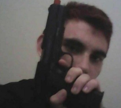 Cine este autorul atacului cu 17 morti din Florida. "Multi au prezis ca va pata cu sange liceul" Cine este autorul atacului cu 17 morti din Florida. "Multi au prezis ca va pata cu sange liceul"