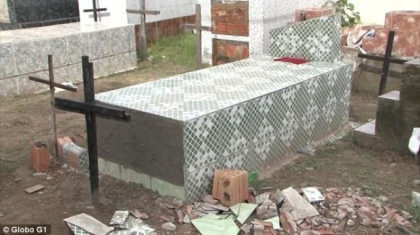 O femeie din Brazilia a fost ingropata de vie si s-a luptat 11 zile sa iasa la suprafata. Ce s-a intamplat cand au dezgropat sicriul - VIDEO