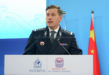 Der Spiegel: Doua tone de alcool moldovenesc pentru party la Interpol. Lecari: text scris la comanda - Mold-street.com Der Spiegel: Doua tone de alcool moldovenesc pentru party la Interpol. Lecari: text scris la comanda - Mold-street.com