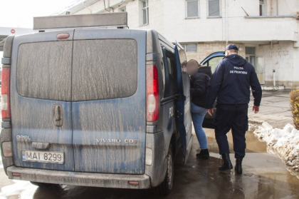 O tanara de 19 ani din Moldova, data in cautare pentru trafic de fiinte umane, a fost retinuta in Romania si extradata autoritatilor de la noi: va sta in penitenciarul nr. 13. De ce este acuzata -
VIDEO O tanara de 19 ani din Moldova, data in cautare pentru trafic de fiinte umane, a fost retinuta in Romania si extradata autoritatilor de la noi: va sta in penitenciarul nr. 13. De ce este acuzata -
VIDEO