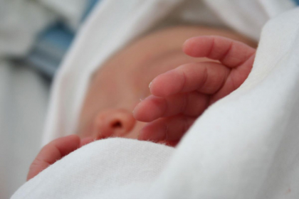 Tragedie intr-o familie din Hancesti. Un bebelus de aproape doua luni, gasit fara suflare, in casa, de catre tatal sau Tragedie intr-o familie din Hancesti. Un bebelus de aproape doua luni, gasit fara suflare, in casa, de catre tatal sau