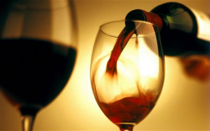 Studiu: Doua pahare de vin sau bere pe zi, sunt mai sanatoase decat sportul