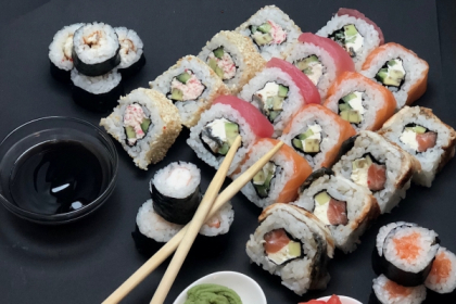 Super oferta de la Mico Catering! Pentru orice comanda din meniul Mico Sushi, primesti o portie de sushi Maki Kani GRATUIT - FOTO Super oferta de la Mico Catering! Pentru orice comanda din meniul Mico Sushi, primesti o portie de sushi Maki Kani GRATUIT - FOTO