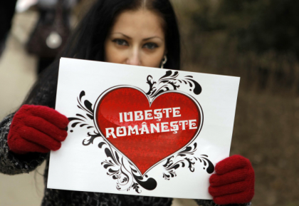 DRAGOBETE, TRADITII si OBICEIURI. Sarbatoarea iubirii la romani e si un simbol al primaverii DRAGOBETE, TRADITII si OBICEIURI. Sarbatoarea iubirii la romani e si un simbol al primaverii