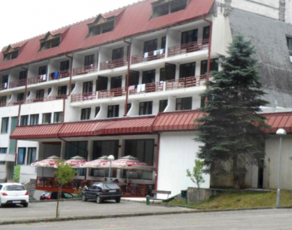 Hotelul unde sute de femei au fost violate si torturate. Turistii ii trec pragul fara sa stie adevarul - GALERIE FOTO Hotelul unde sute de femei au fost violate si torturate. Turistii ii trec pragul fara sa stie adevarul - GALERIE FOTO