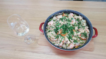 Paella spaniola, o reteta delicioasa, perfecta pentru serile reci de iarna! Iata cum a pregatit-o interpreta Dianna Rotaru - FOTO Paella spaniola, o reteta delicioasa, perfecta pentru serile reci de iarna! Iata cum a pregatit-o interpreta Dianna Rotaru - FOTO
