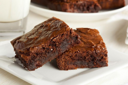 Cum sa pregatesti brownies din doar doua ingrediente Cum sa pregatesti brownies din doar doua ingrediente