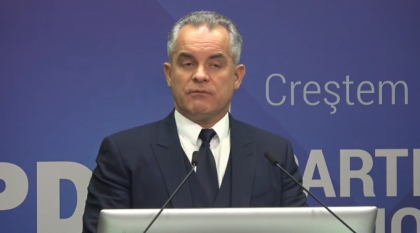 Plahotniuc se apuca de reparat drumurile in sate - promite peste 1000 de kilometri de asflat in 2018. In plin an electoral, banii ii va lua din bugetul de stat Plahotniuc se apuca de reparat drumurile in sate - promite peste 1000 de kilometri de asflat in 2018. In plin an electoral, banii ii va lua din bugetul de stat